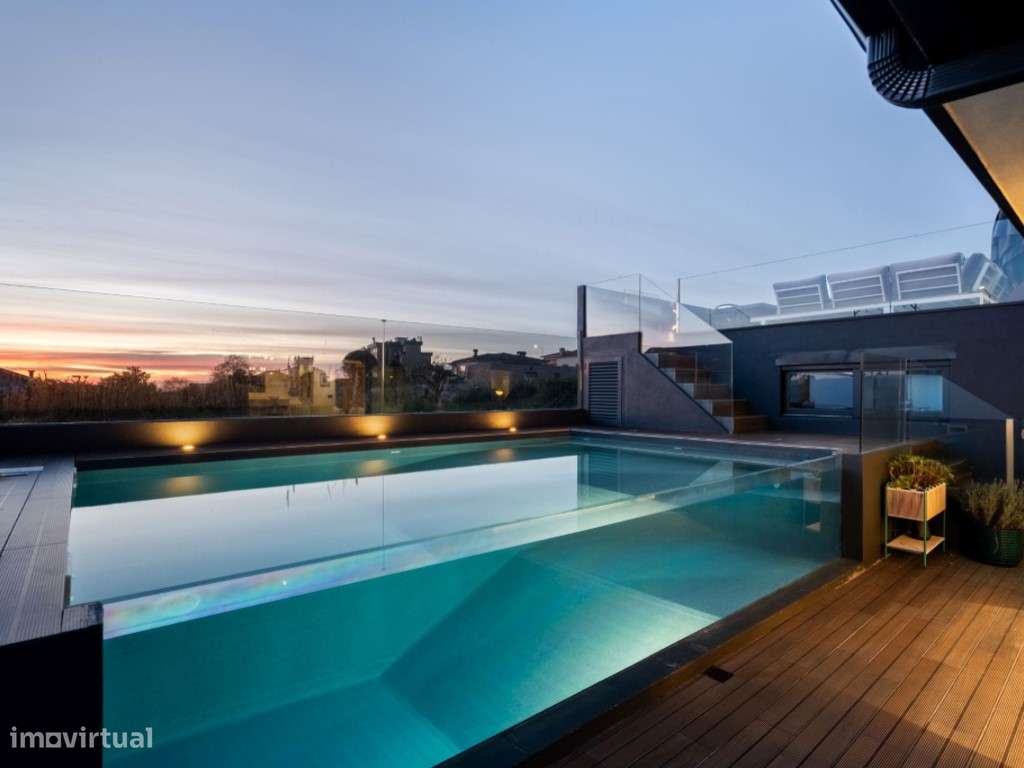 Moradia V3+1 totalmente renovada com vista mar-12