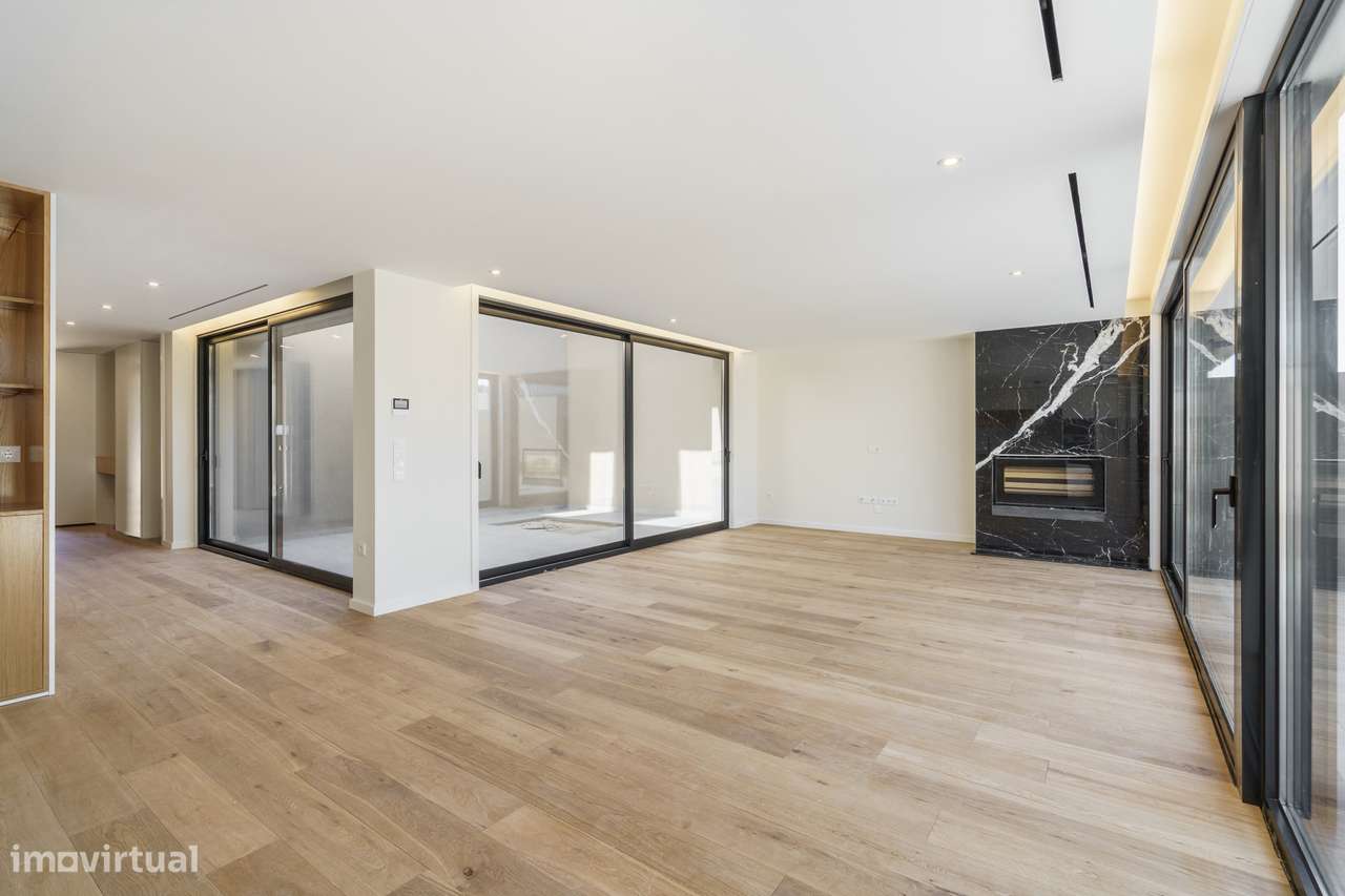 Moradia T3 de Luxo com 3 Suítes, Escritório e Piscina-12