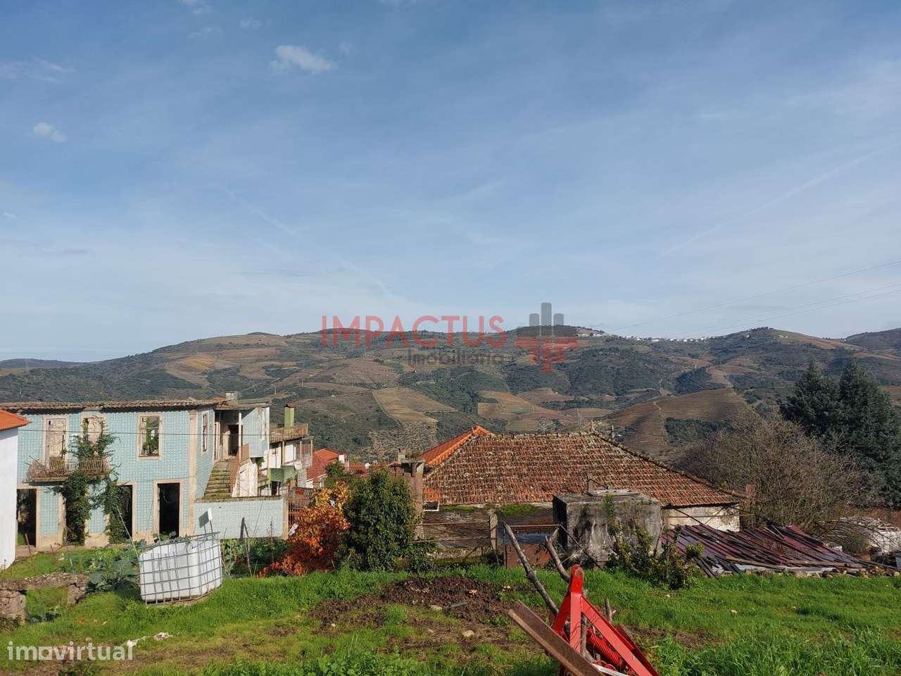 Moradia para restauro em terreno 10 000m2 - Grande imagem: 5/12