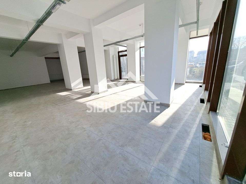 Spatiu comercial vad stradal, vitrine - Imagine principală: 5/13