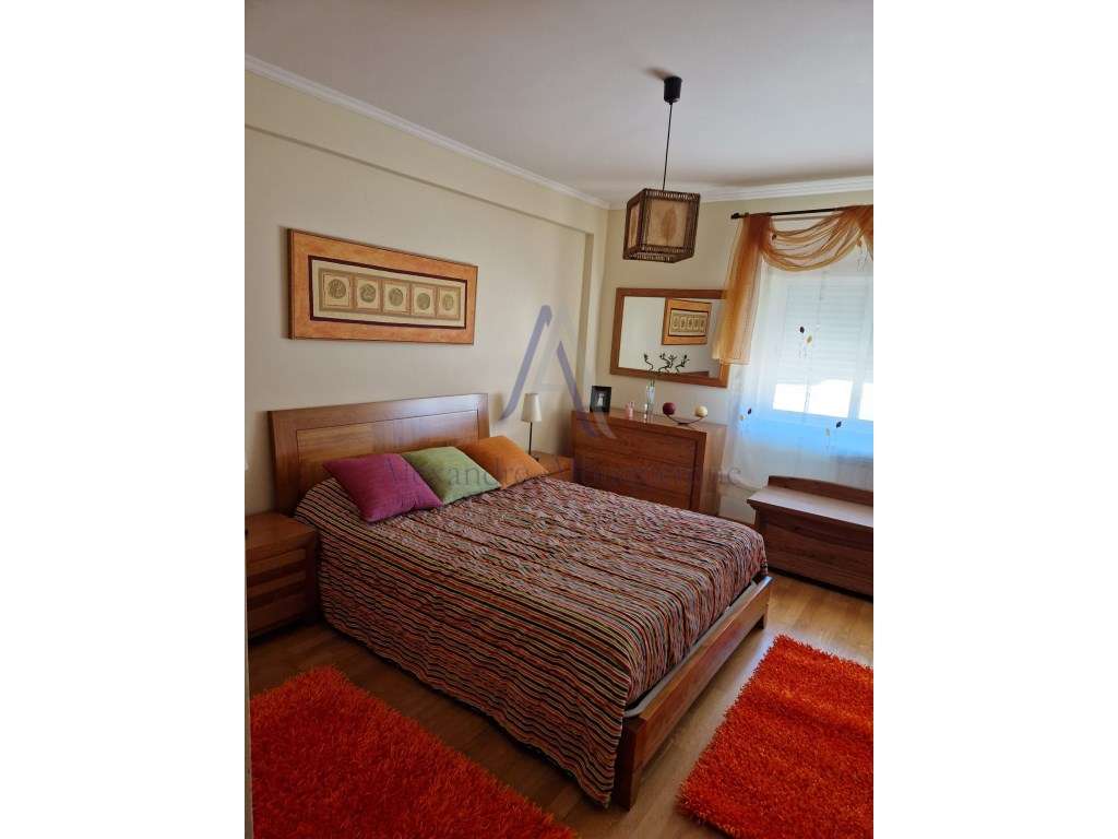 Apartamento T2 com lugar de Garagem e Elevador-17