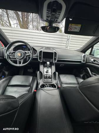 Porsche Cayenne 3.0 L - 10