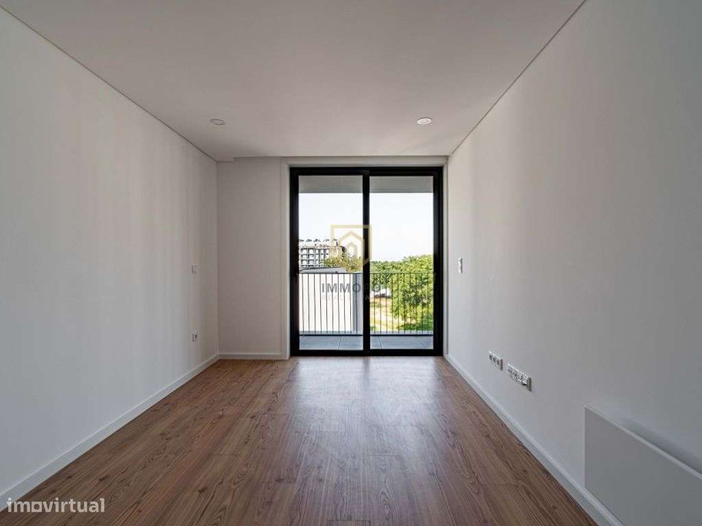 Apartamento T1 com Garagem e Varanda no Parque dos Sobreiros 2 - Aspre - Grande imagem: 2/18