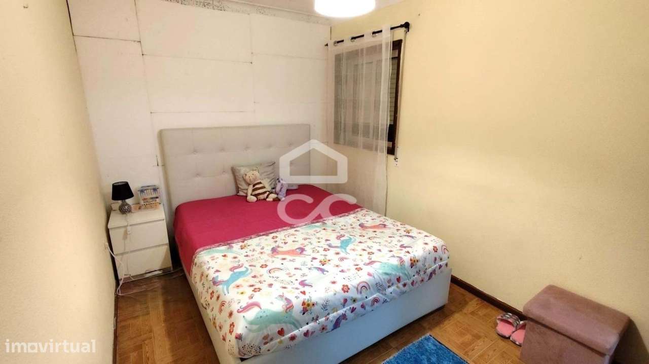 Moradia em Gaveto com Dupla Possibilidade: Habitação + Investimento em-10