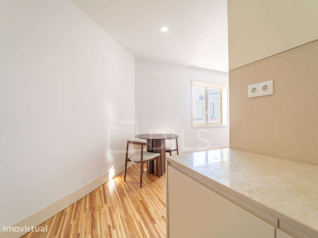 Apartamento T0+1 com arrecadação, na Baixa do Porto-14