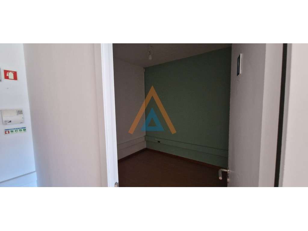 Amplo, luminoso e central. - Grande imagem: 5/5