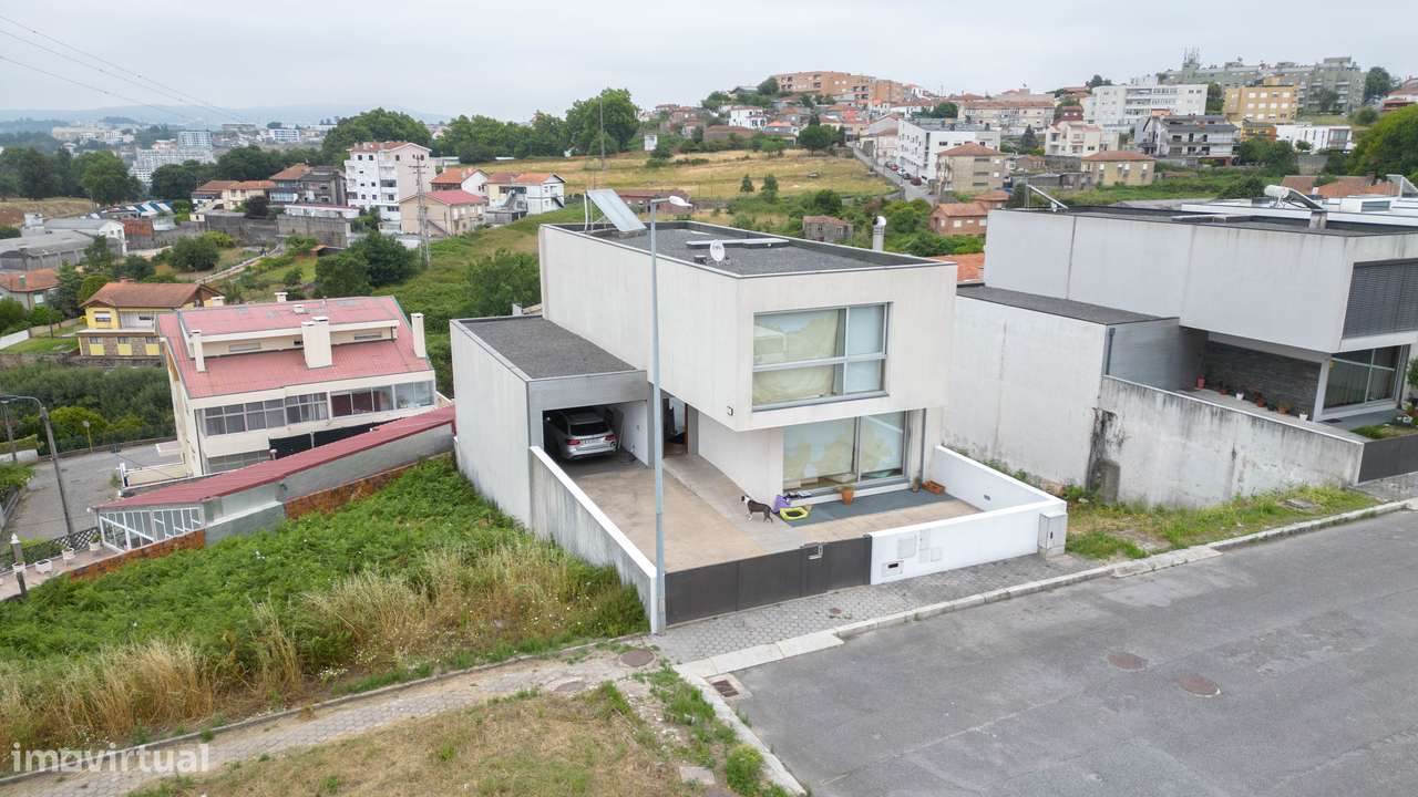 Moradia Geminada V4 c/ Piscina e Vistas Rio Douro em Oliveira do Douro-30