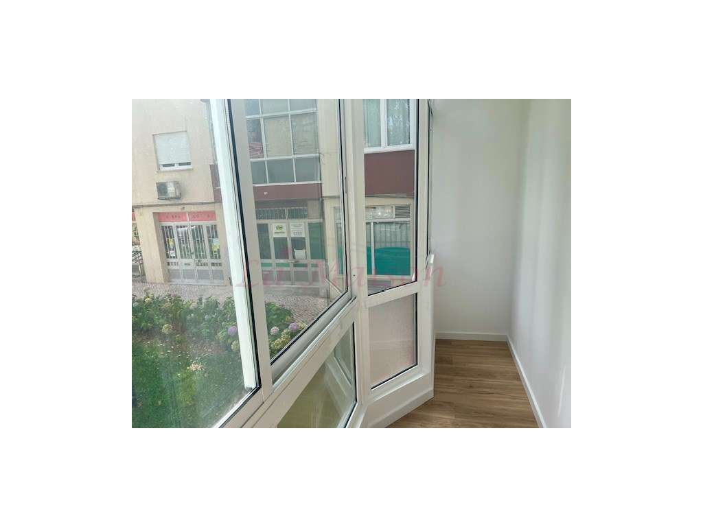 Apartamento T3 totalmente remodelado na Amadora-20