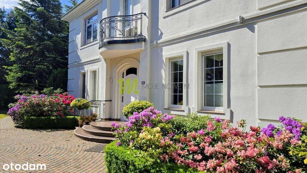 Rezydencja z krytym basenem, wjazd aleją platanową - Pełny obrazek: 2/20