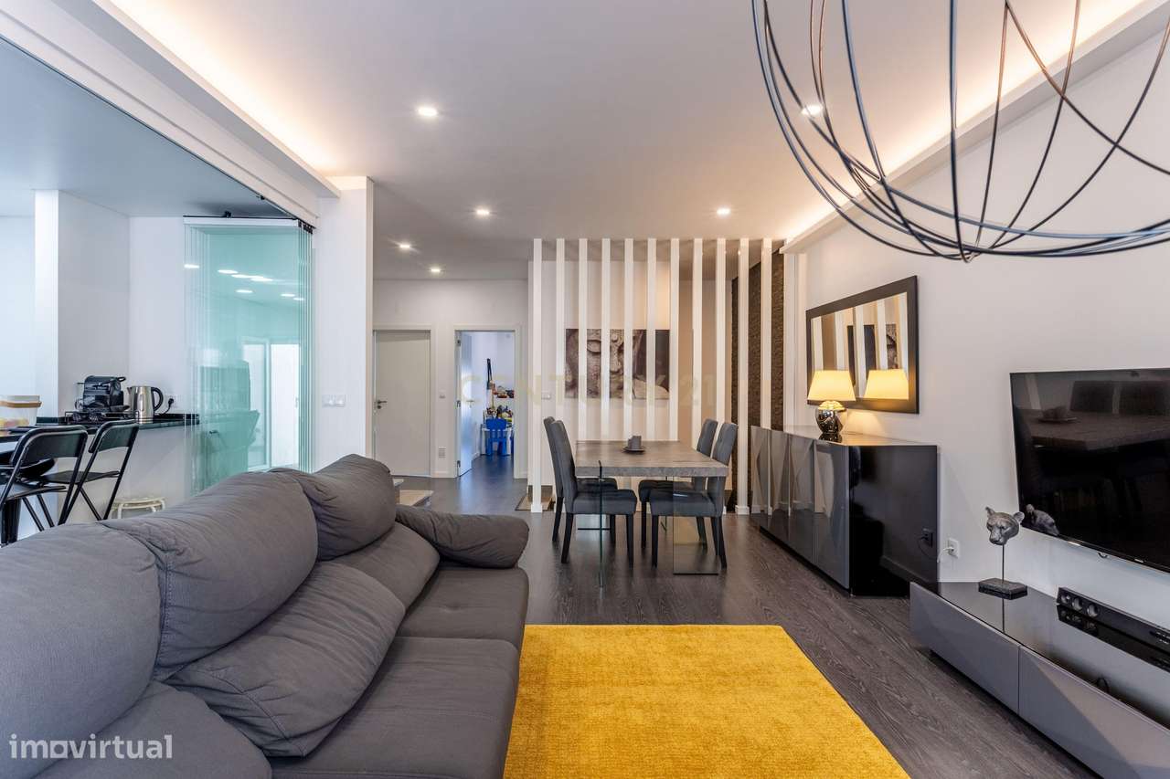 Procura espaço e conforto? Veja este T4 Duplex-6