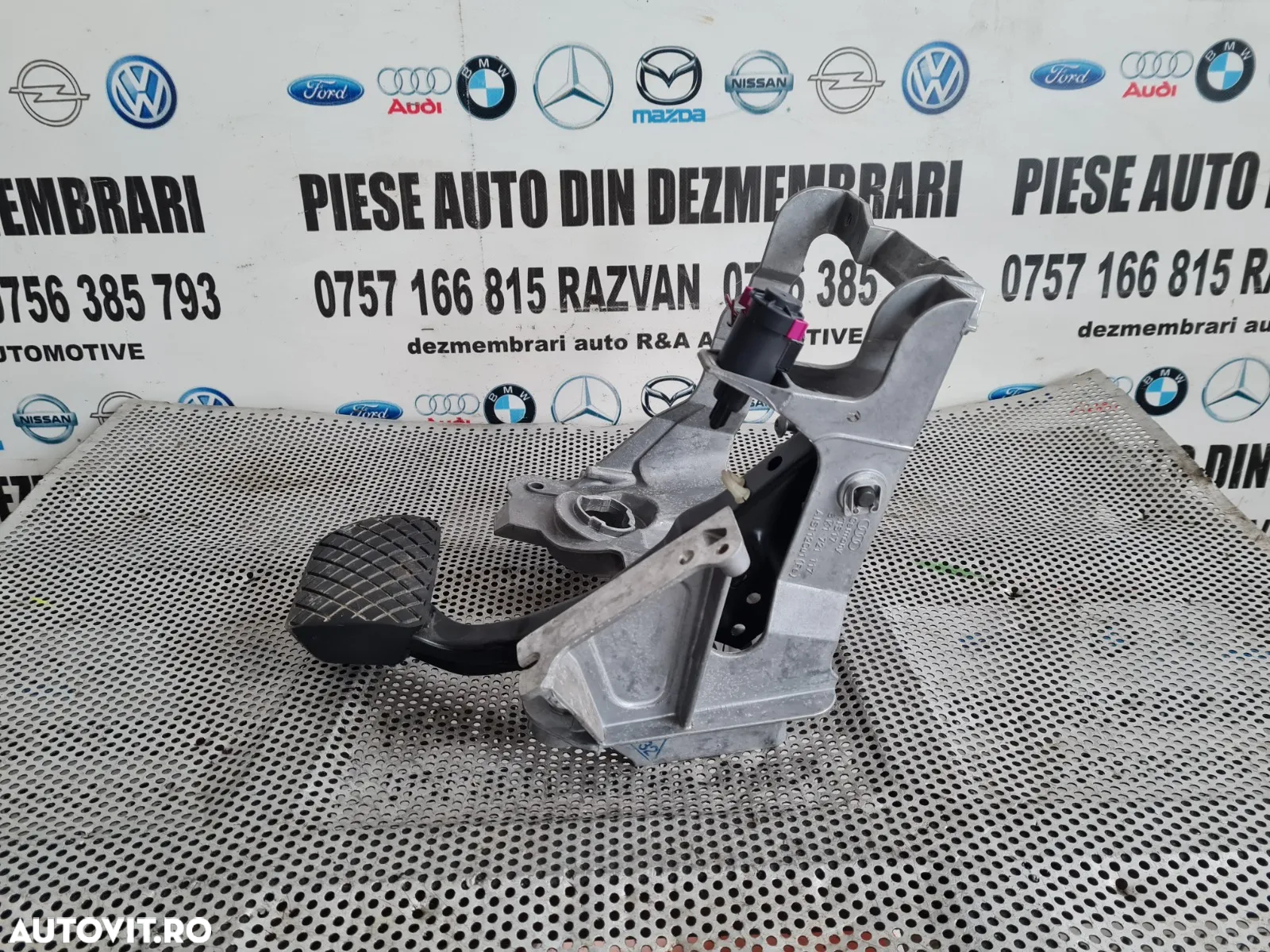 Pedala Frana Suport Pedalier Audi A5 An 2008-2009-2010-2011-2012-2013-2014-2015 Automat Volan Stanga Dezmembrez Audi A5 Facelift 2.0 Tdi Automat Motor CJC Cutie Automata NYM Volan Stanga Xenon - 6