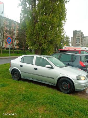 Opel Astra II 2.0 DI Elegance - 3