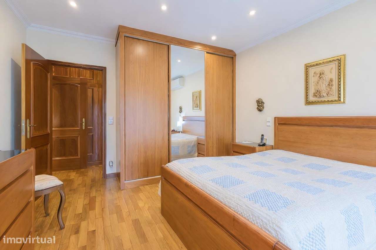 Moradia T4 exclusiva | Piscina| Zona Agrícola | Junto à Praia-18