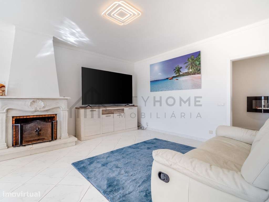 Moradia T3 com piscina e garagem em Lagoa-12