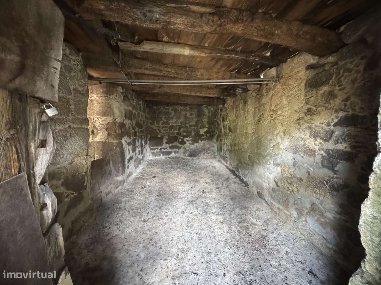 Moradia, granito p/recuperar – Oliveira de Frades-21