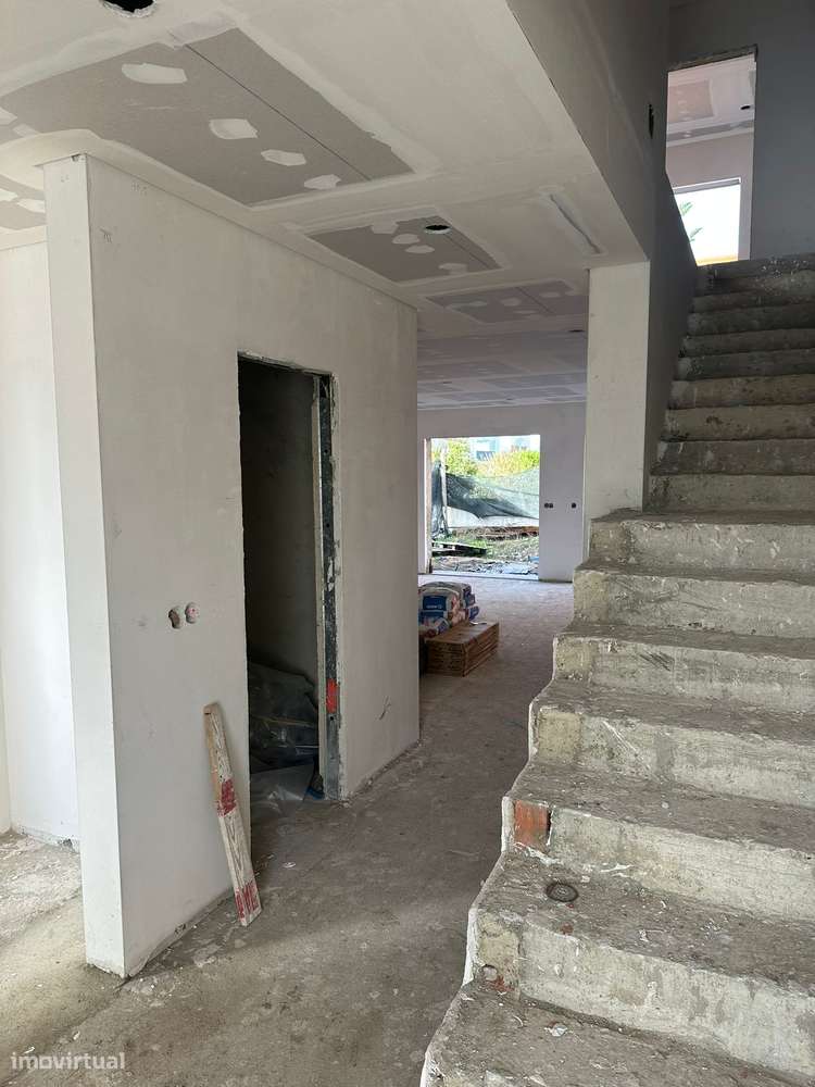 Moradia t3 geminada com 2 pisos na Quinta da Bonita Alhos Vedros-9