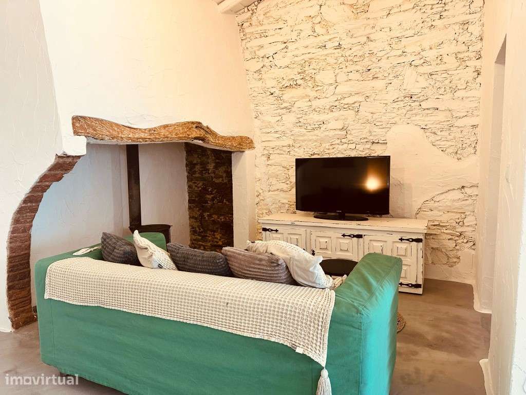 Moradia T2, inserida em lote com 1125 m2 com piscina, em Santiago M...-10