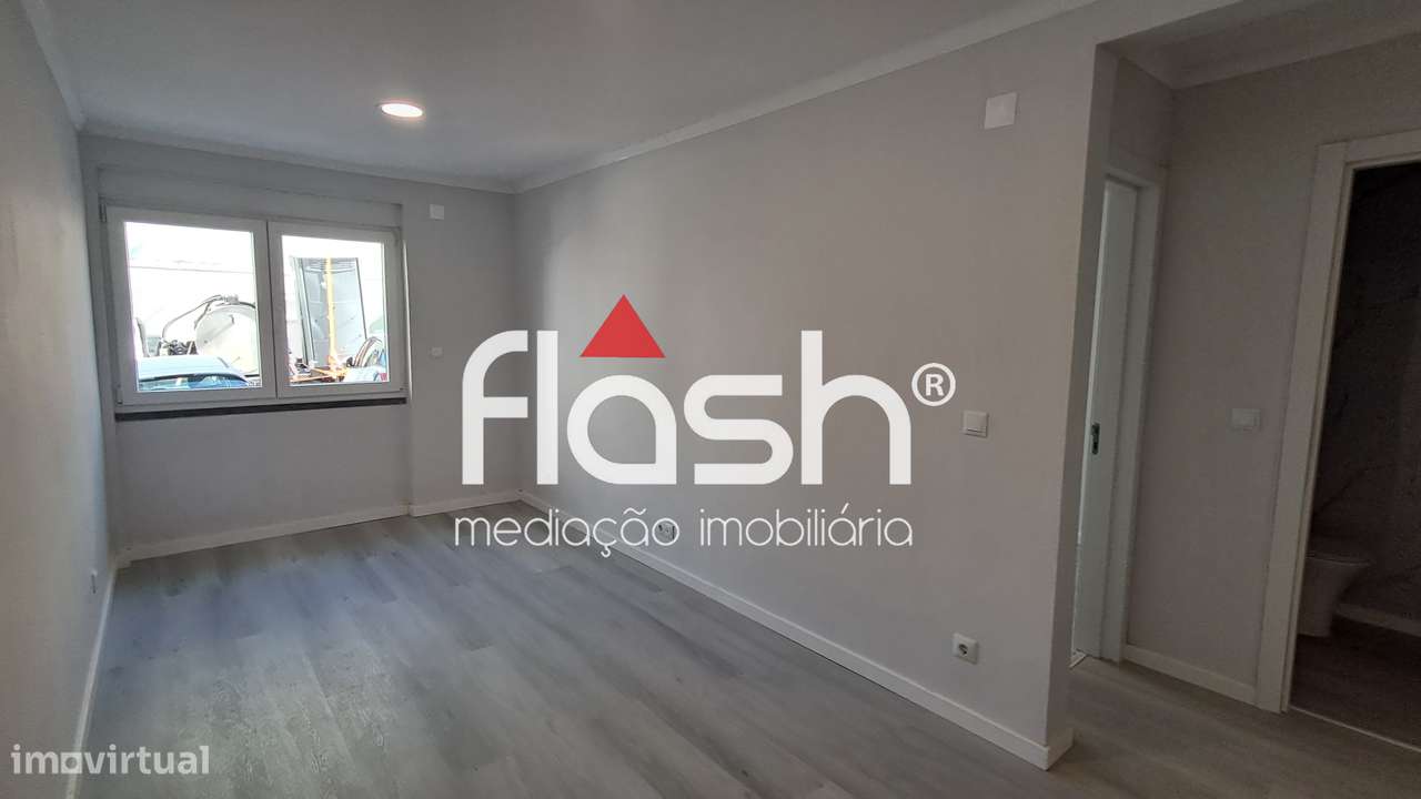 Apartamento T2 Remodelado em Benfica-8