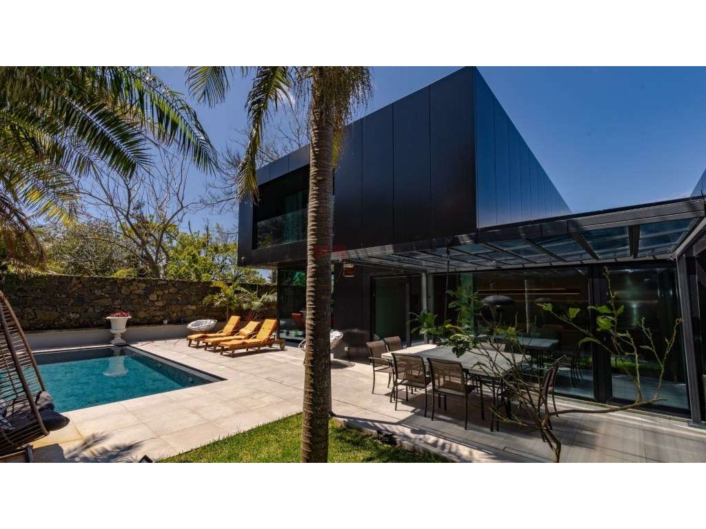 Moradia Luxury em Zona Privilegiada de Ponta Delgada, Ilha de São M... - Grande imagem: 4/38