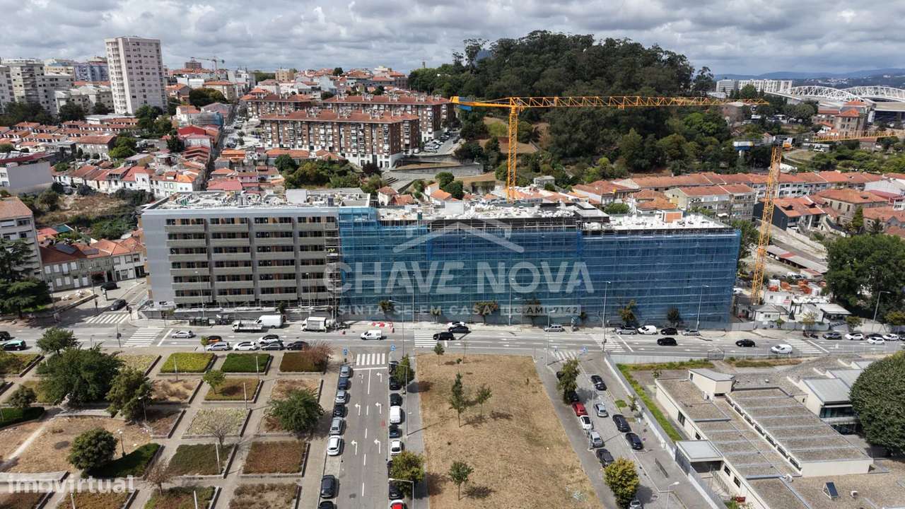 T1 Novo no Edifício Flores | Exposição a Sul e Garagem a 800m do Metro-17