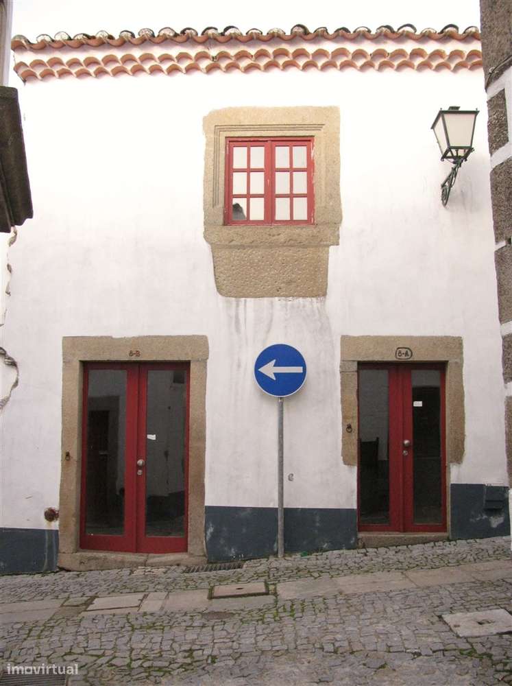 Prédio zona histórica Miranda do Douro-14