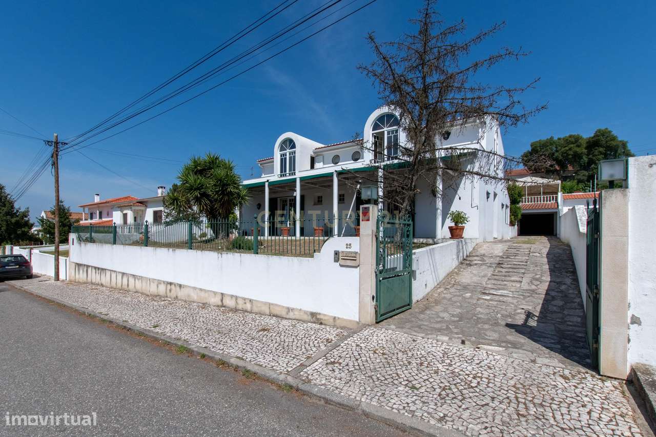 T4 +1 com jardim, piscina e garagem-30