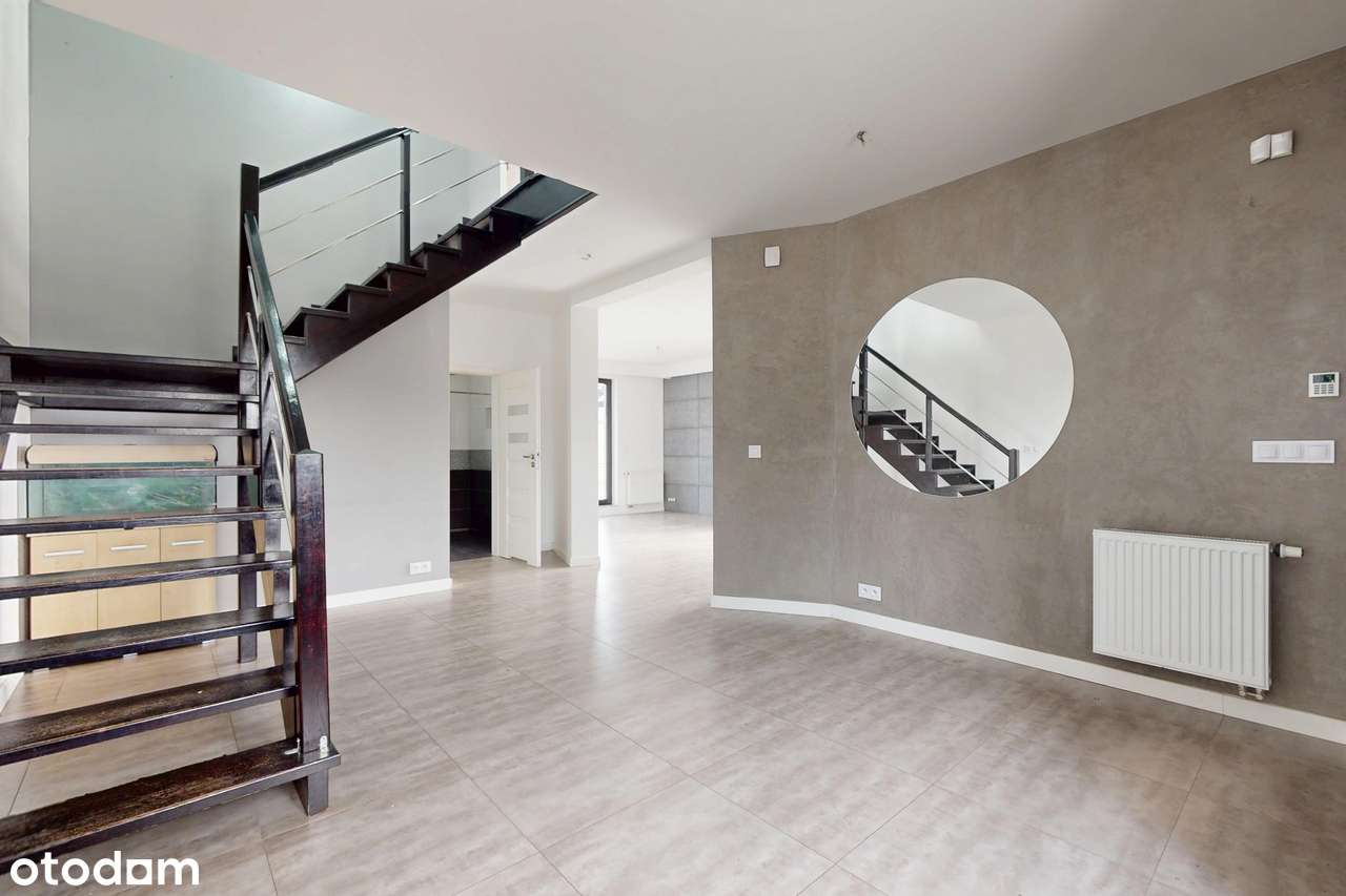 *Dom wolnostojący wykończony, wysoki standard*-7