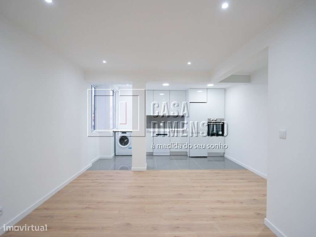 Apartamento T3, em fase de remodelação, localizado na Amadora. Uma ...-6