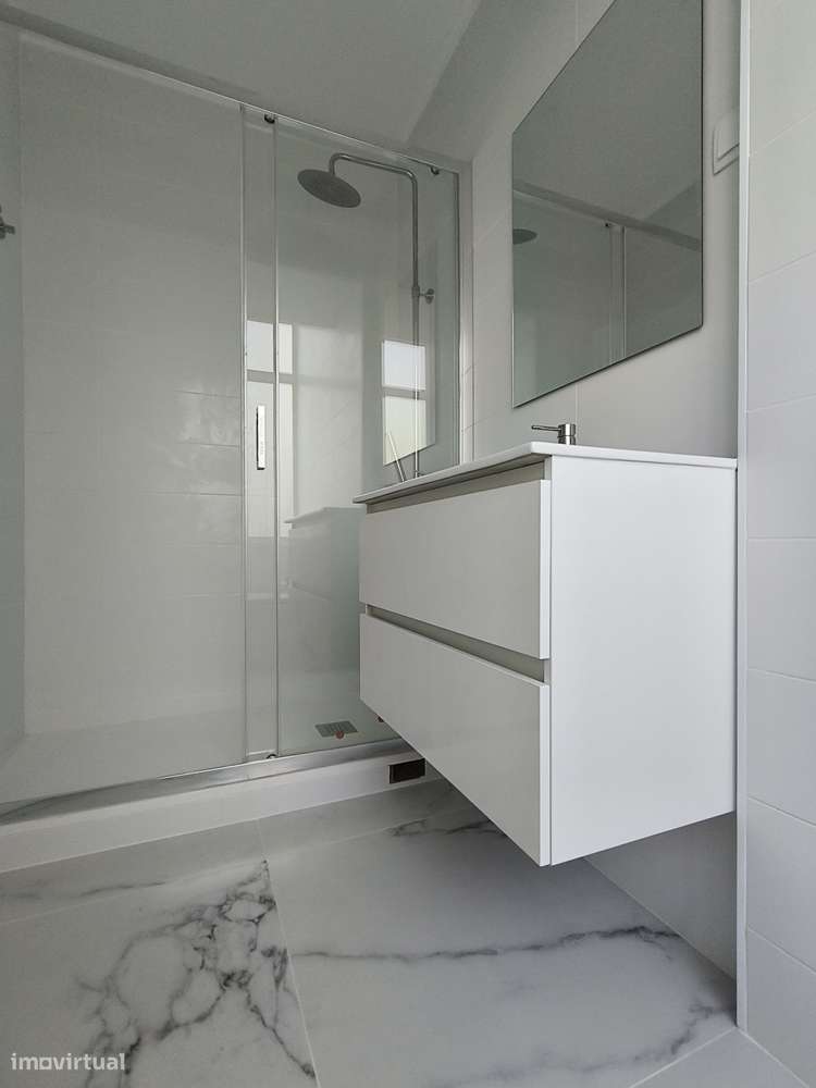 Excelente T3 Alvalade renovado-16