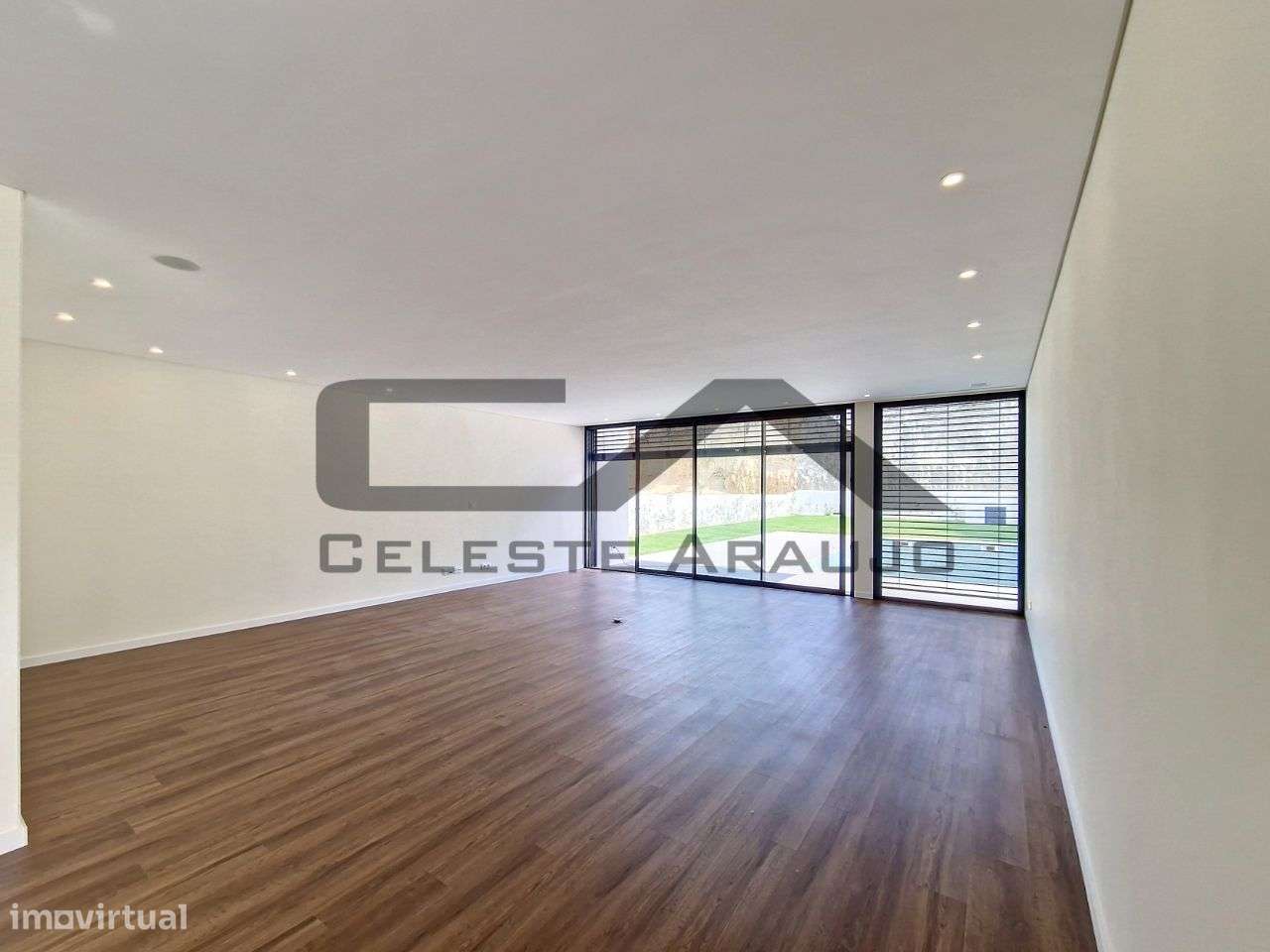 Moradia T4+1 Térrea, com piscina, Rio Meão-6