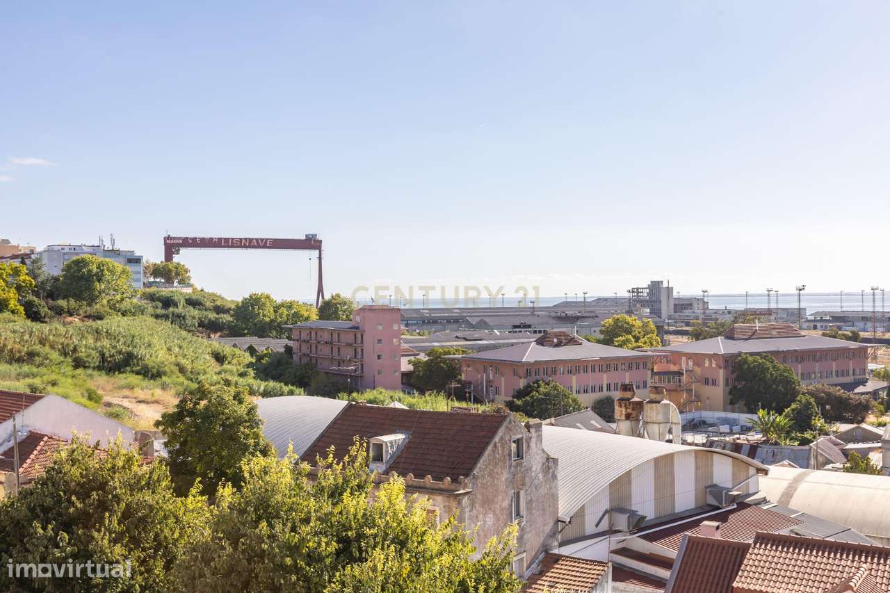 Apartamento T3 em Almada com Excelente Localização-11