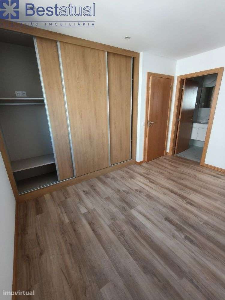 Apartamento T3 c/Lugar de Garagem P/ 2 Carros-25