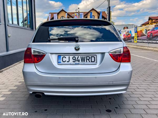 BMW Seria 3 320d Touring - 10