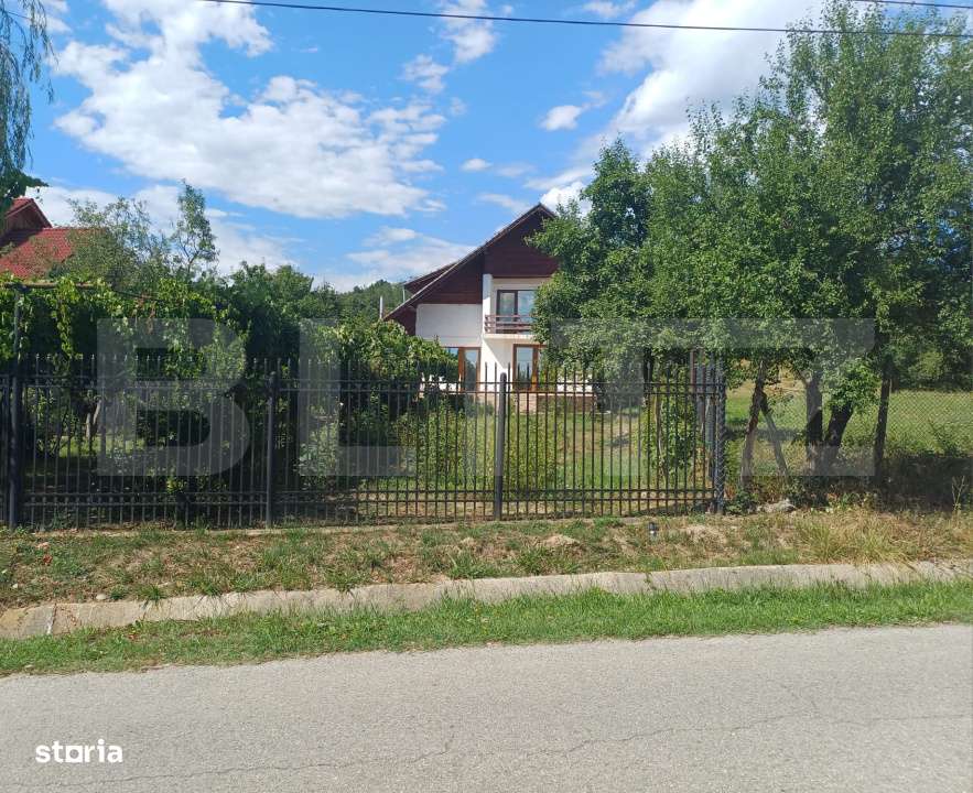 Casa plan parter plus etaj cu 6 camere, 250 mp si 2400 mp teren, zona - Imagine principală: 2/11