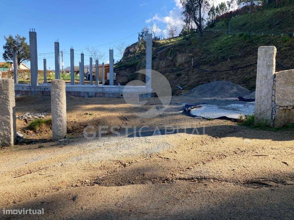 Oportunidade de Investimento: Moradia já com  Estrutura em Soalhães –-5