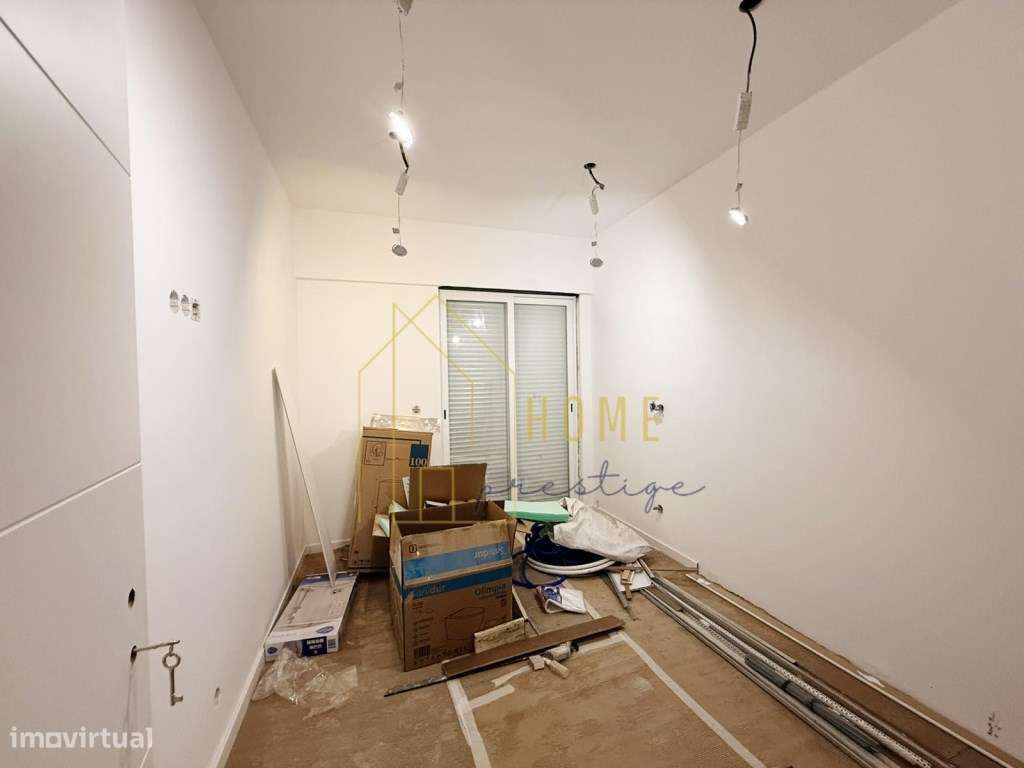 T3 Moderno e Luminoso no Laranjeiro com 4 Varandas-12