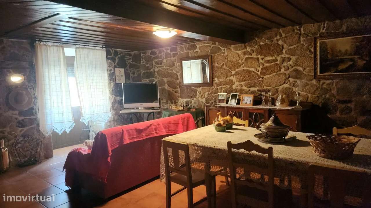 Moradia em Pedra com Terraço e Logradouro — Escalos de Baixo-6
