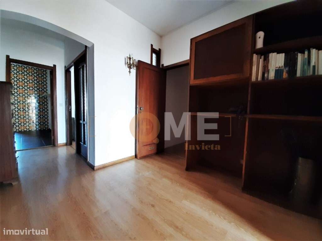Apartamento T3+1, com varanda à Av. Fernão de Magalhães- Bonfim- Porto-21