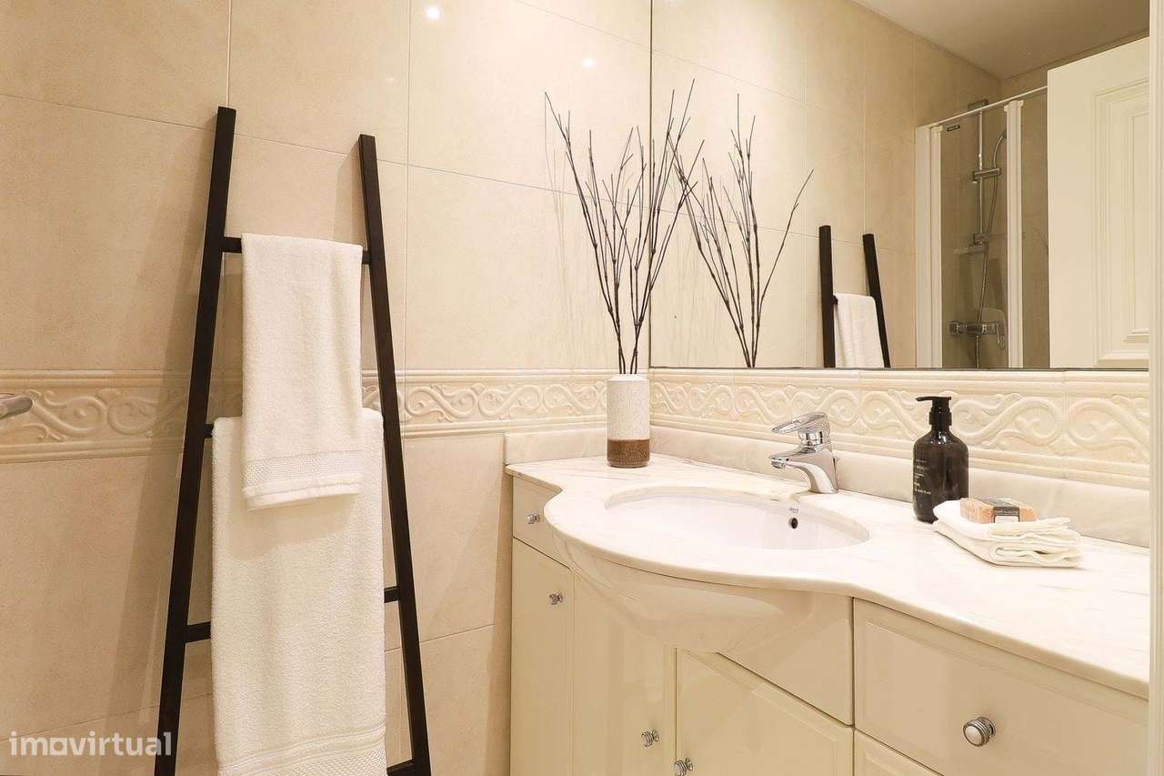 Apartamento T2 com garagem no coração de Campo de Ourique, Lisboa-33