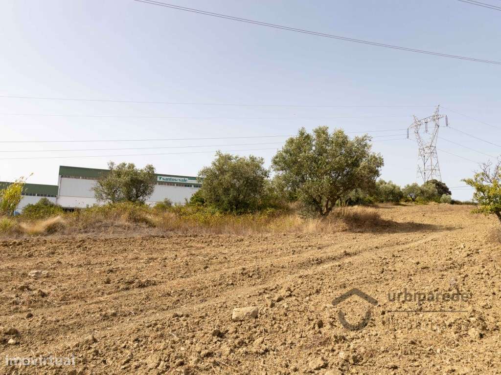 Terreno em Zona Industrial com 14.000 m2 situado em À-de-mourão, - Grande imagem: 5/13