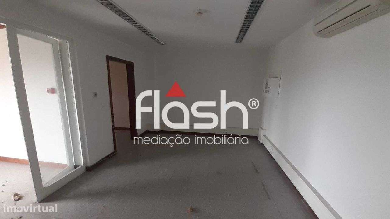 Venda de Espaço de loja/escritórios no Restelo-19