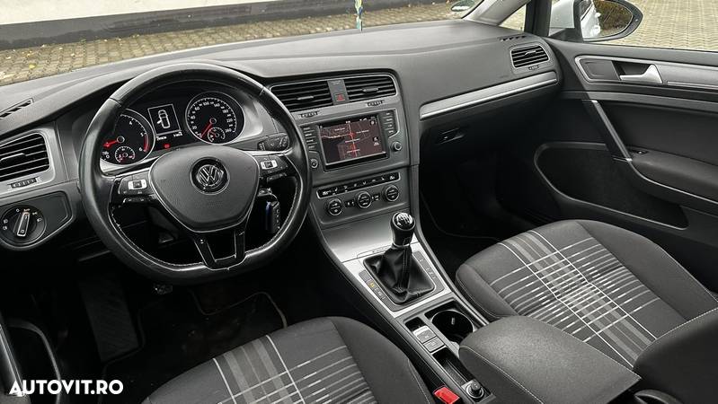 Volkswagen Golf - 19