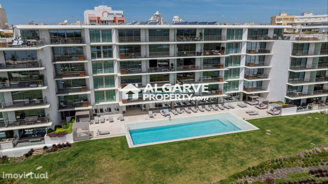 Apartamento de Luxo com 2 quartos frente da praia de Armação de Pêra,