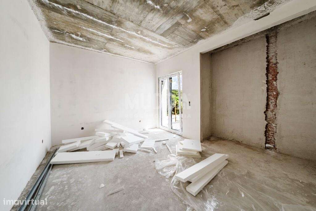 Moradia isolada de design contemporâneo nos Casais Mestre Mendo-25