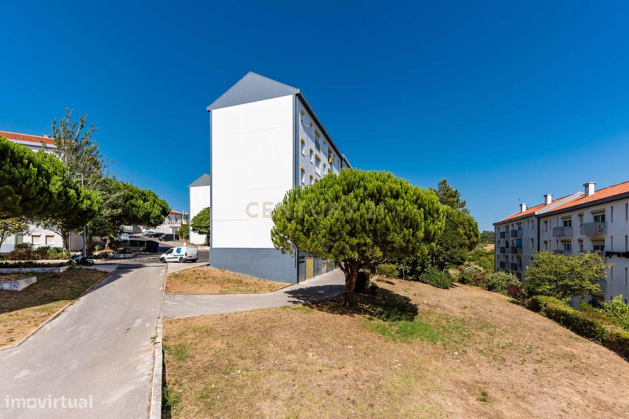 Apartamento T4 convertido em T3 | Mira-Sintra-21