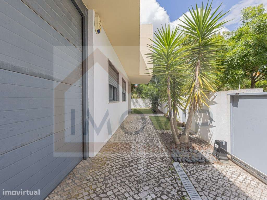 Vende-se moradia T4- Santo António da Charneca-com terraço-5