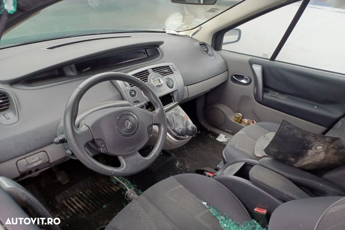 Usa fata dreapta Renault Scenic 2  [din 2003 pana  2006] seria Grand minivan 5-usi 1.9 dCi MT (120 - 5