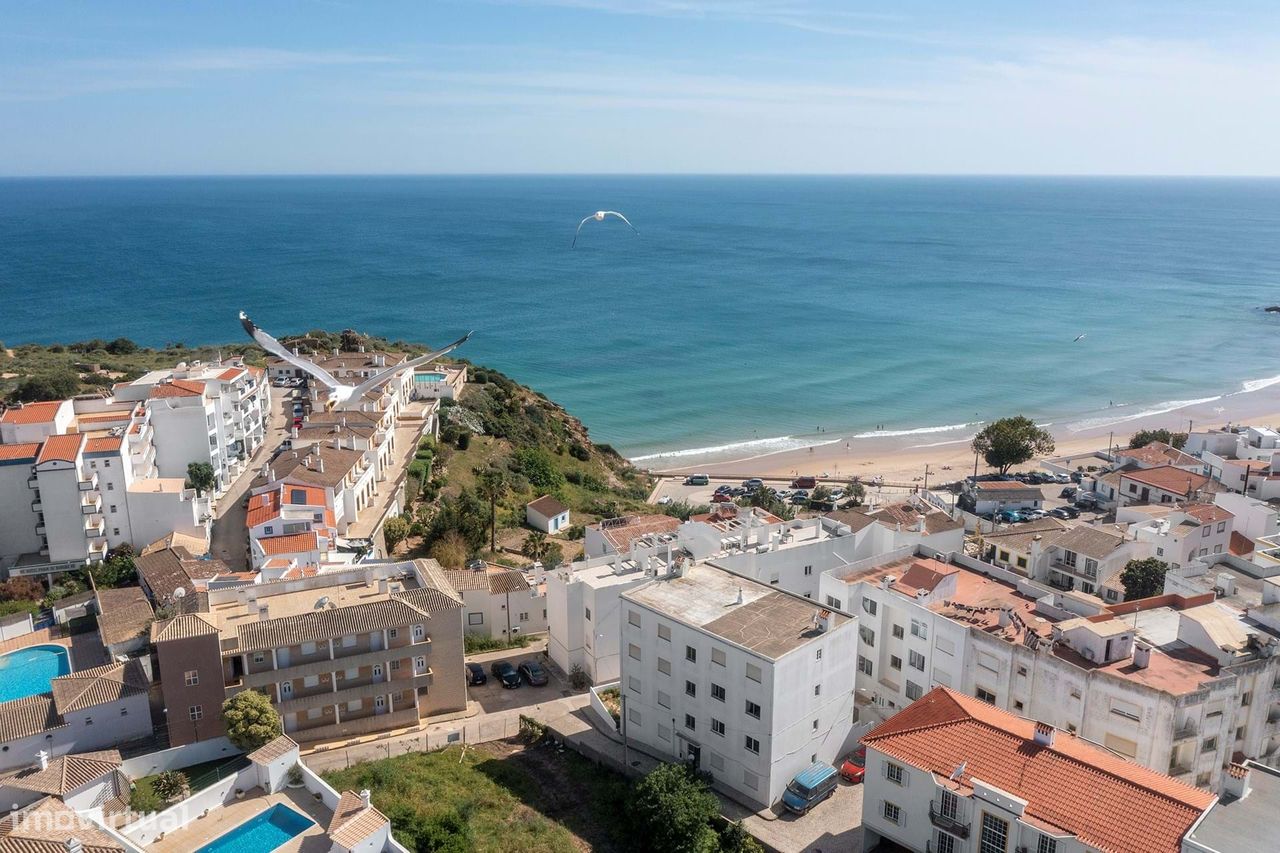 APARTAMENTO T2 A CURTA DISTÂNCIA DA PRAIA DE BURGAU