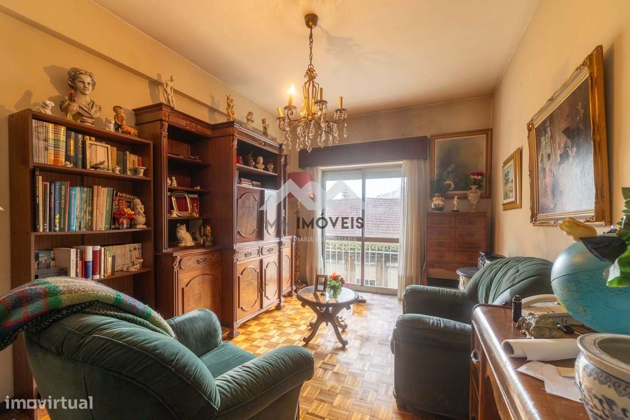 Apartamento T3+1 | Costa Cabral | Boas áreas | Garagem | Elevador | Va - Grande imagem: 2/28