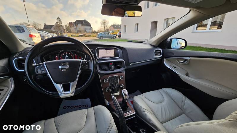 Volvo V40 T3 Summum - 14